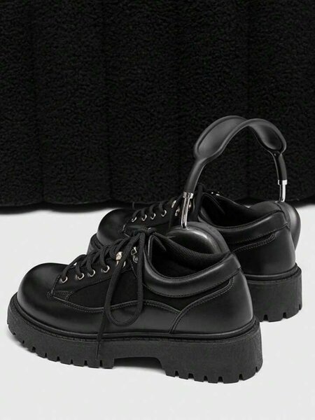 Chaussures Noires Homme Résistantes