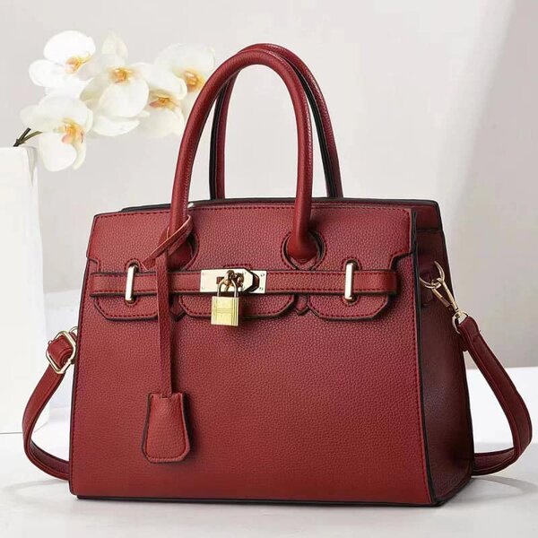 Stylish and fashionable women's bag red