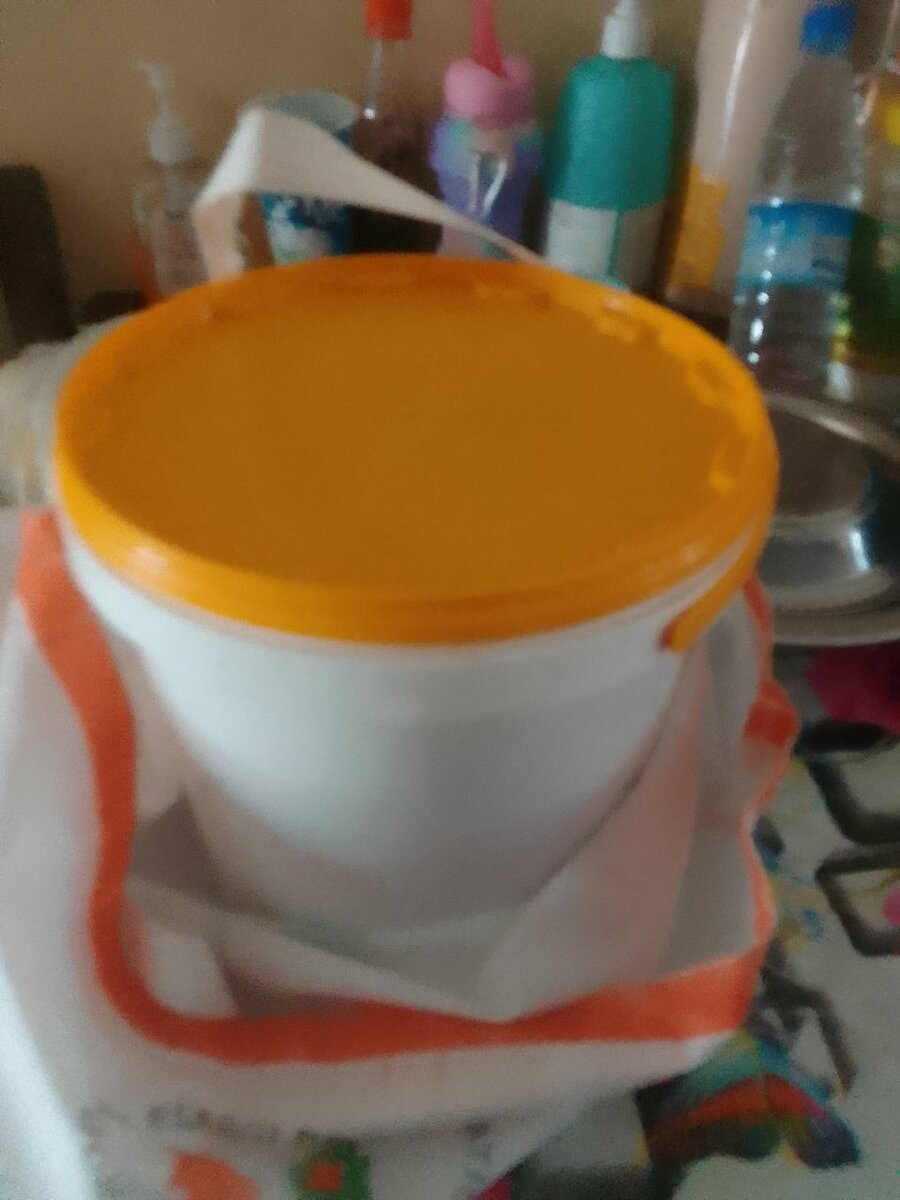 Seau de rangement en plastique