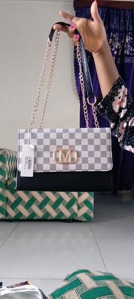 Sac à main chic à chaîne