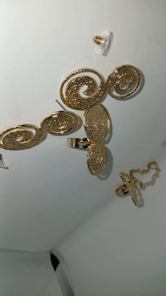 Boucles et bague spiralées