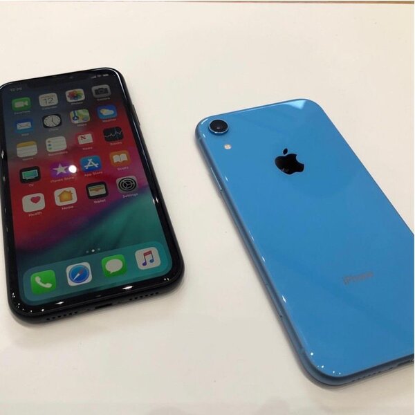 PRE OWNED IPHONES XR