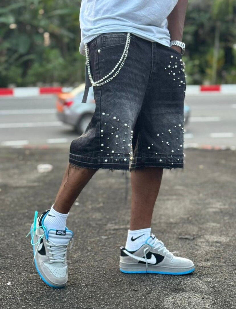 Bermuda en jean cloutée