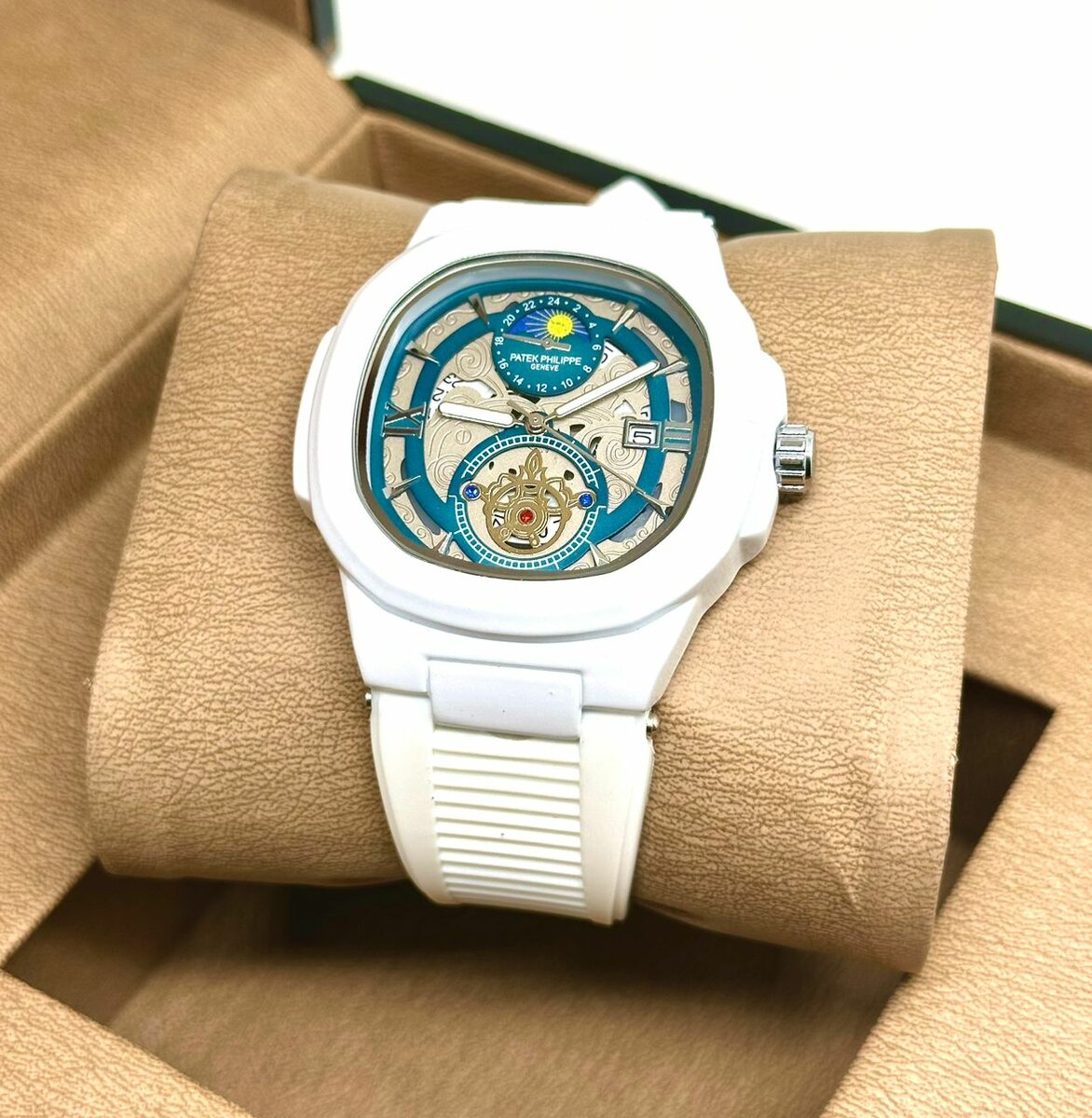 Montre squelettée élégante