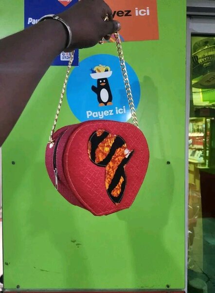Sac à main en forme de cœur africain
