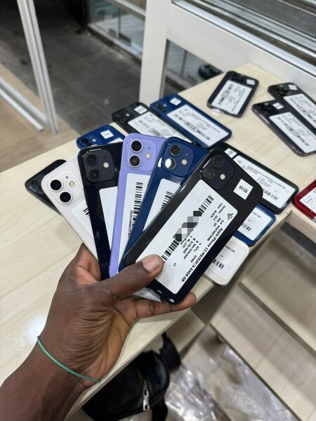 iPhone 12 casi neuf