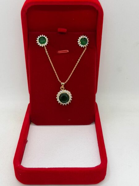 Ensemble Collier et Boucles Émeraude