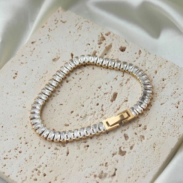 Tennis bracelet
