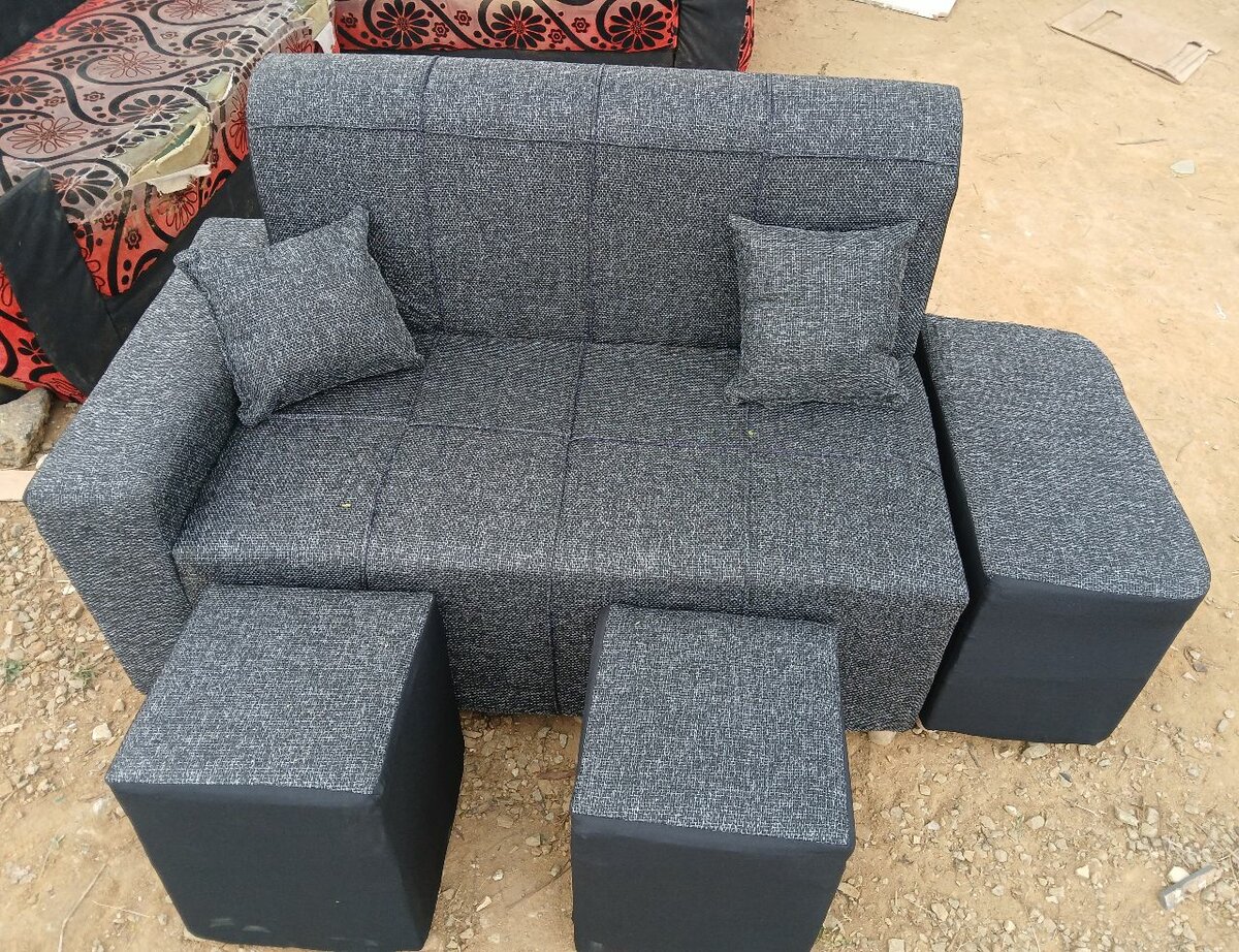 Canapé modulaire avec poufs