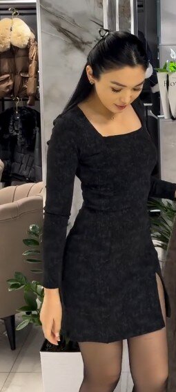 Платье мини по фигуре черное