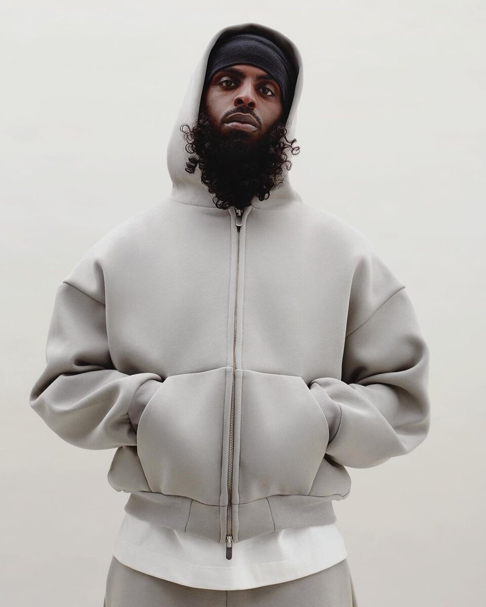 Veste à capuche grise zippée