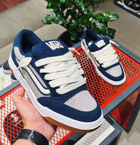 Vans hylane