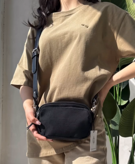 Легкая, удобная кроссбоди сумка STRADIVARIUS черная