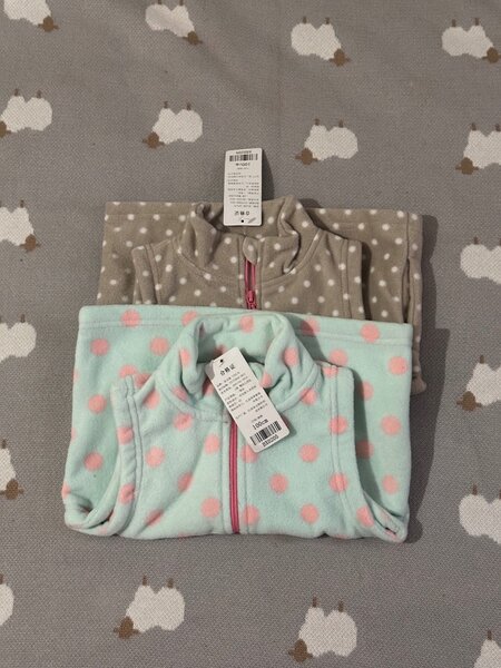 Флисовые безрукавки новые для девочек