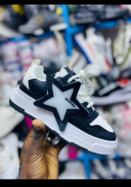 Baskets Étoilées Noires et Blanches