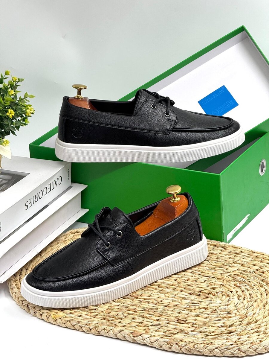 TIMBERLAND BLACK AND WHITE