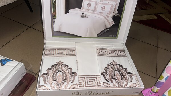 Housse de Couette Brodée