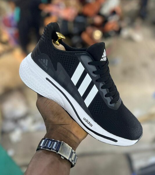 Chaussure de sport Adidas