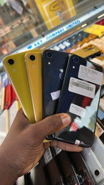 IPHONE XR. 64gig. &. 128gig.