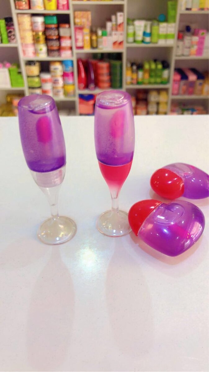 Color changing lipgloss