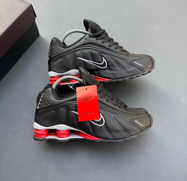 NIKE SHOX R4 COMET RED ️