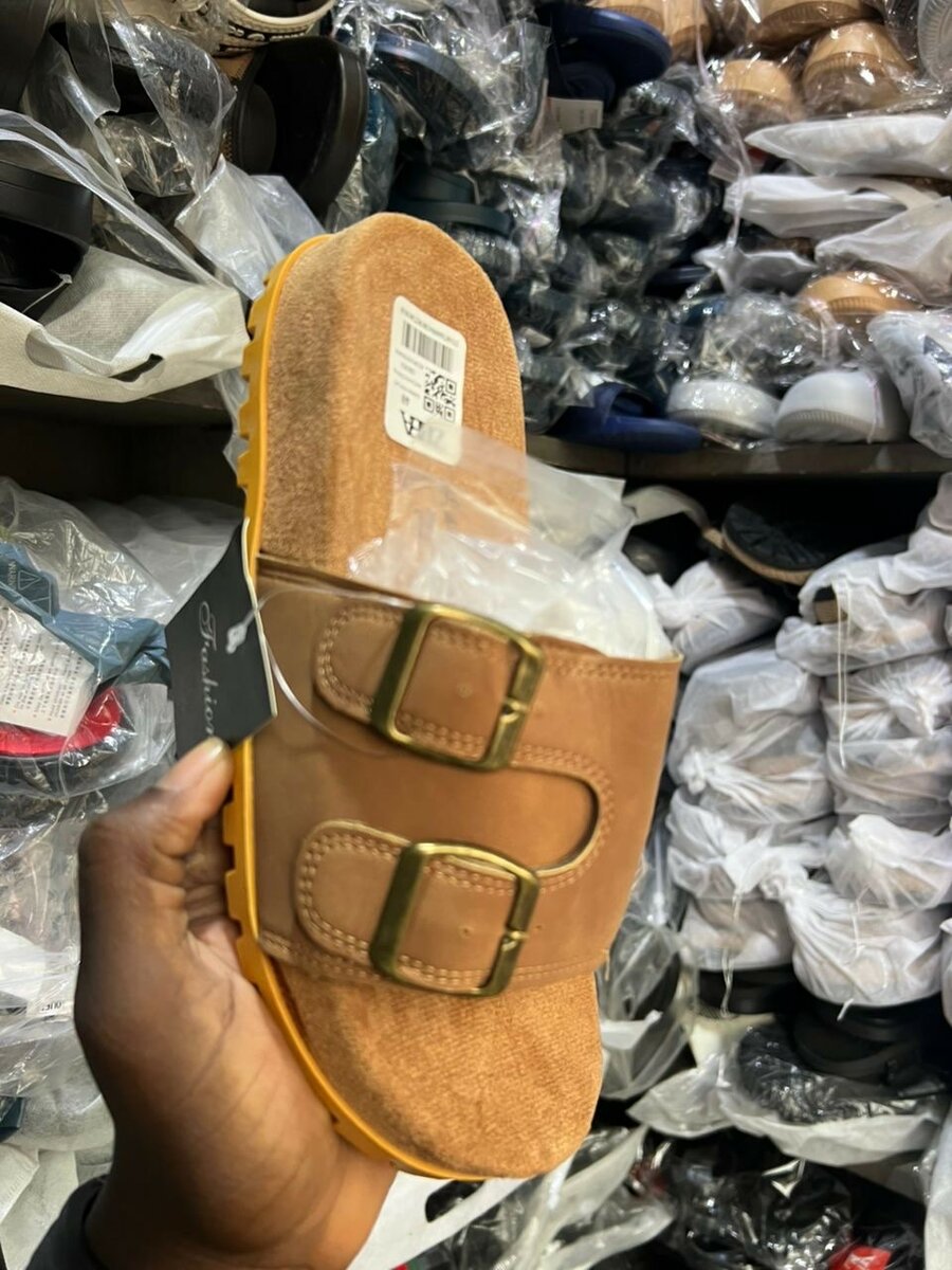 Sandales en cuir à boucles