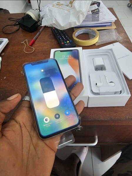 iPhone X 64GB Argent Débloqué