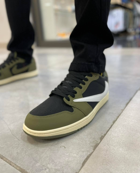 Air Jordan 1 Low Sneakers
