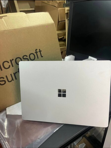 ULTRABOOK SURFACE
