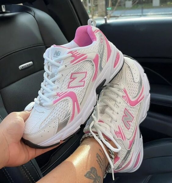 Sneakers blancs et roses sport