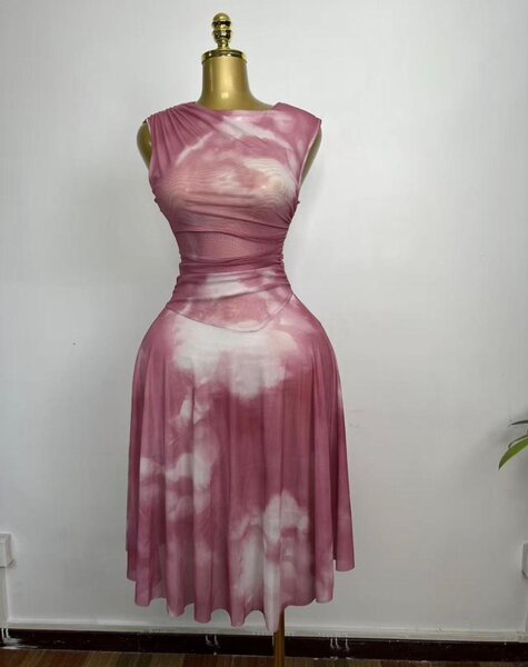 Robe élégante tie-dye rose