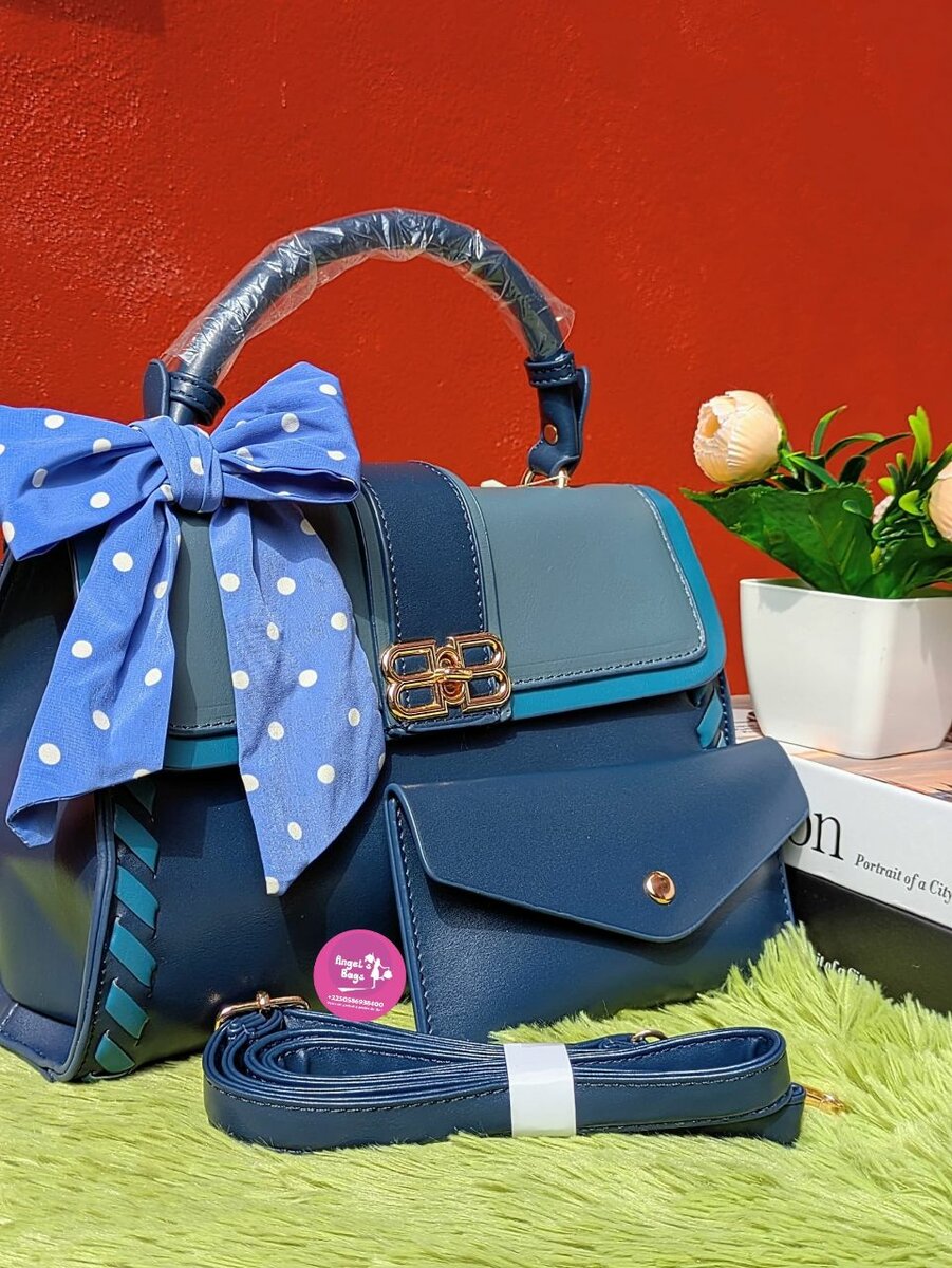 Sac à main élégant avec foulard