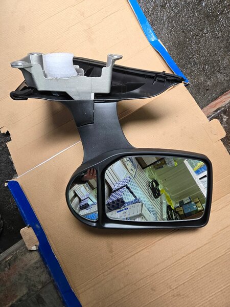 Зеркало заднего вида.