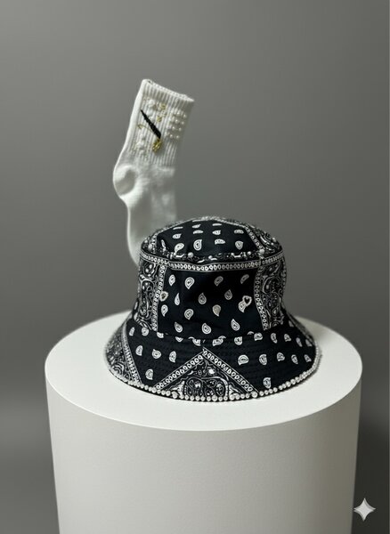 Chapeau Réversible et Chaussettes