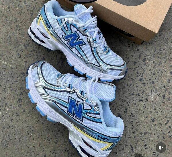 New Balance 740