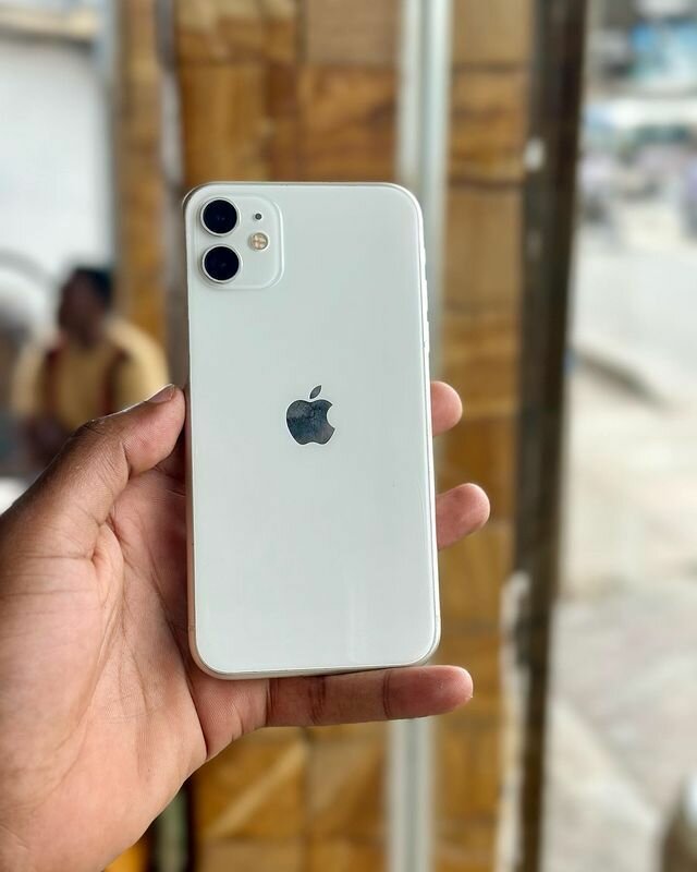 iPhone 11 (64GB)