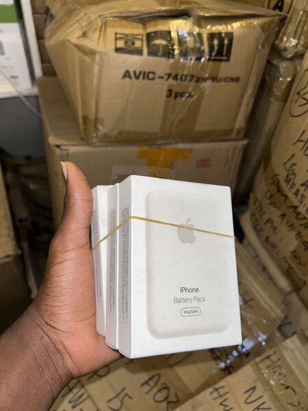 MagSafe battery pack