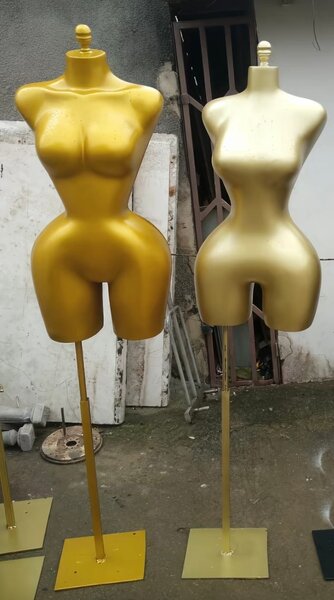 Buste féminin doré pour vêtements