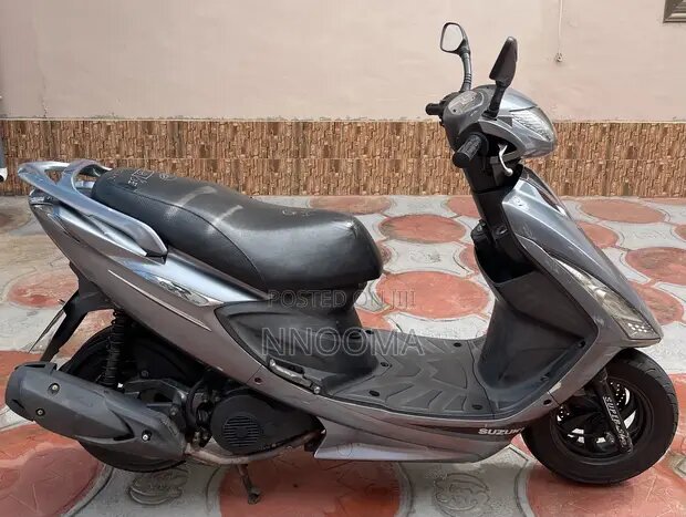 Suzuki GSR 2012 Gray