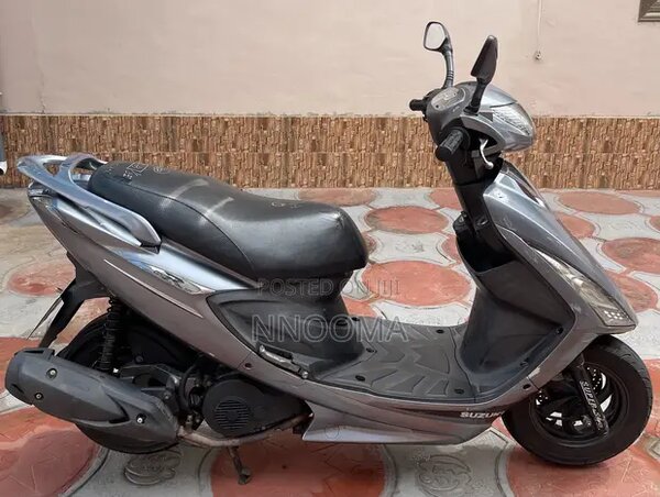 Suzuki GSR 2012 Gray
