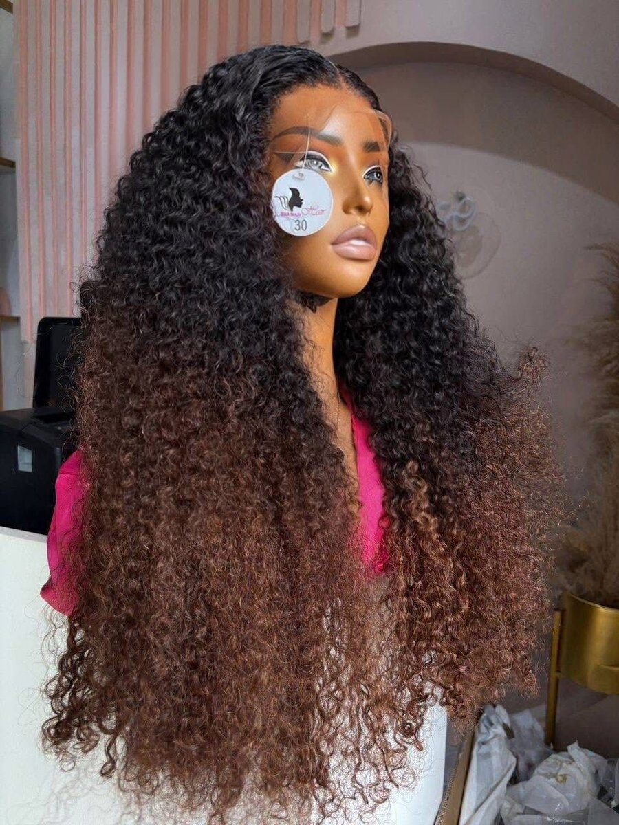 Perruque Ondulée en Dentelle