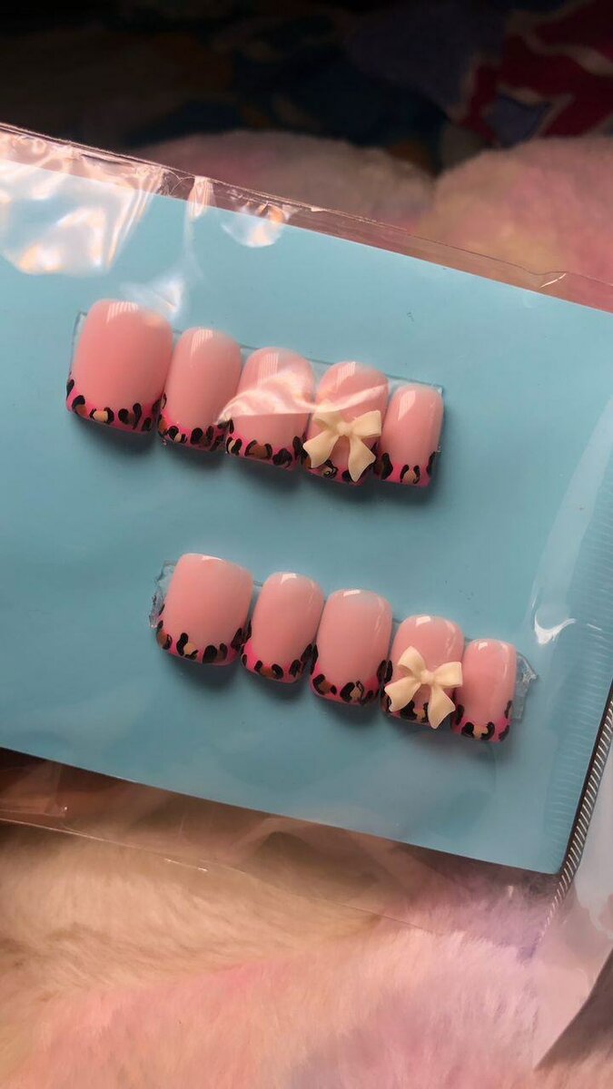 Ongles Faux Roses Élégants