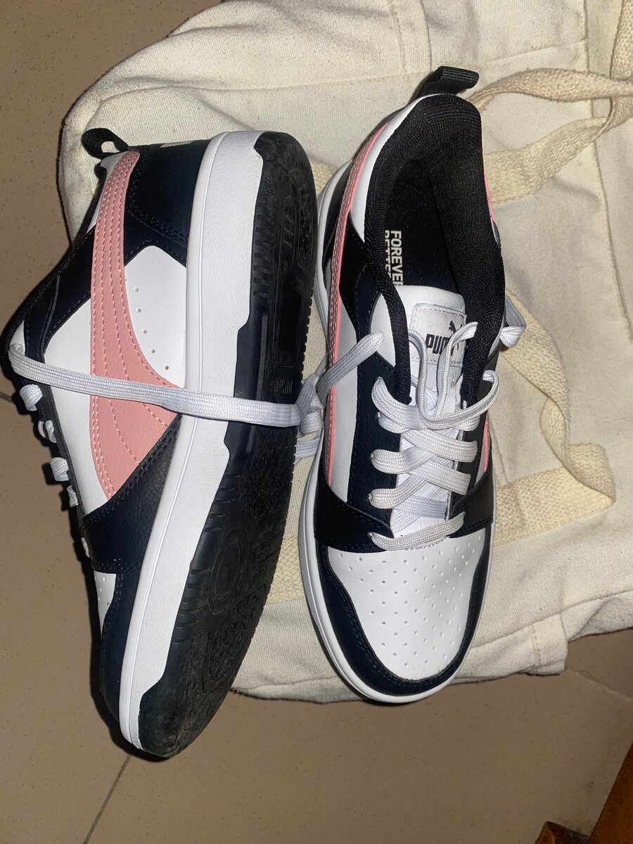 Baskets noires et roses