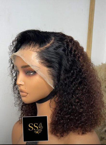 Perruque Bouclée en Dentelle