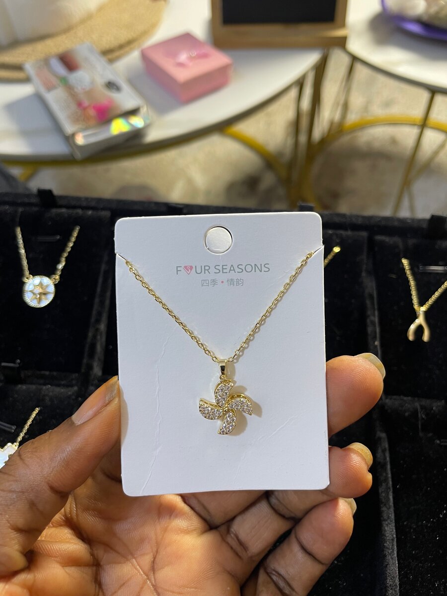 Collier pendentif doré chic