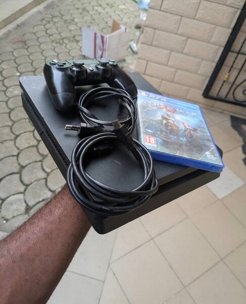 Console PS4 avec God of War