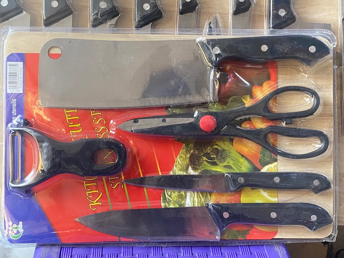 Knife Set With Chopping Board