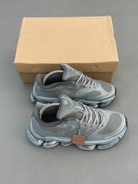 Baskets de sport grises