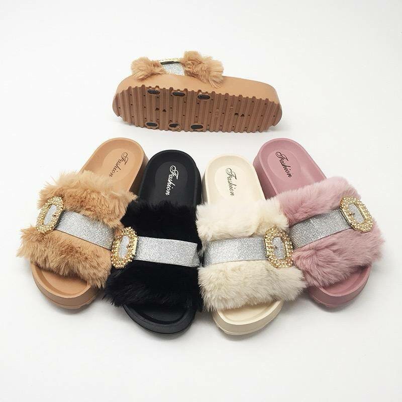 Pantoufles en fourrure élégantes