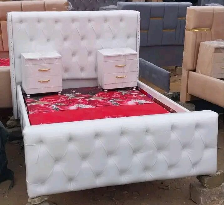 Lit double moderne capitonné